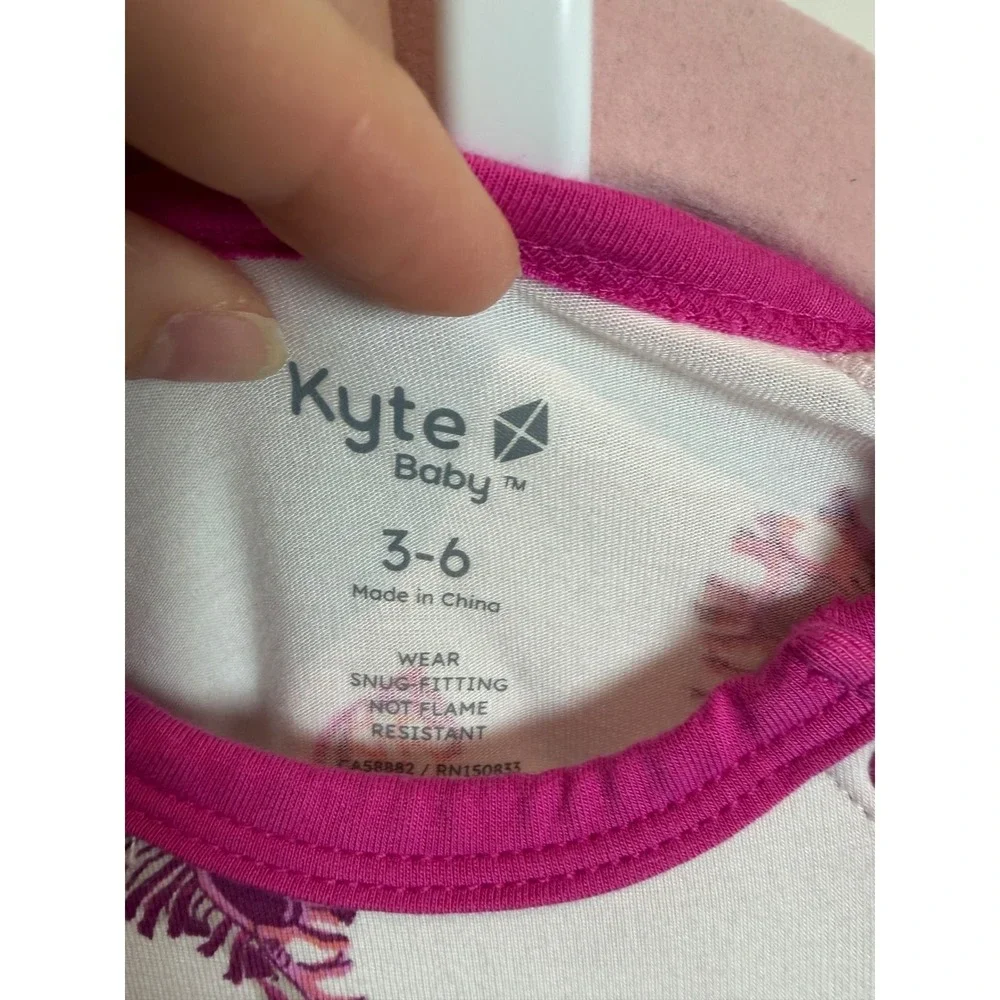 22.Kyte Baby Seashell Bamboo Romper Pink White Short Sleeve 3-6 Months